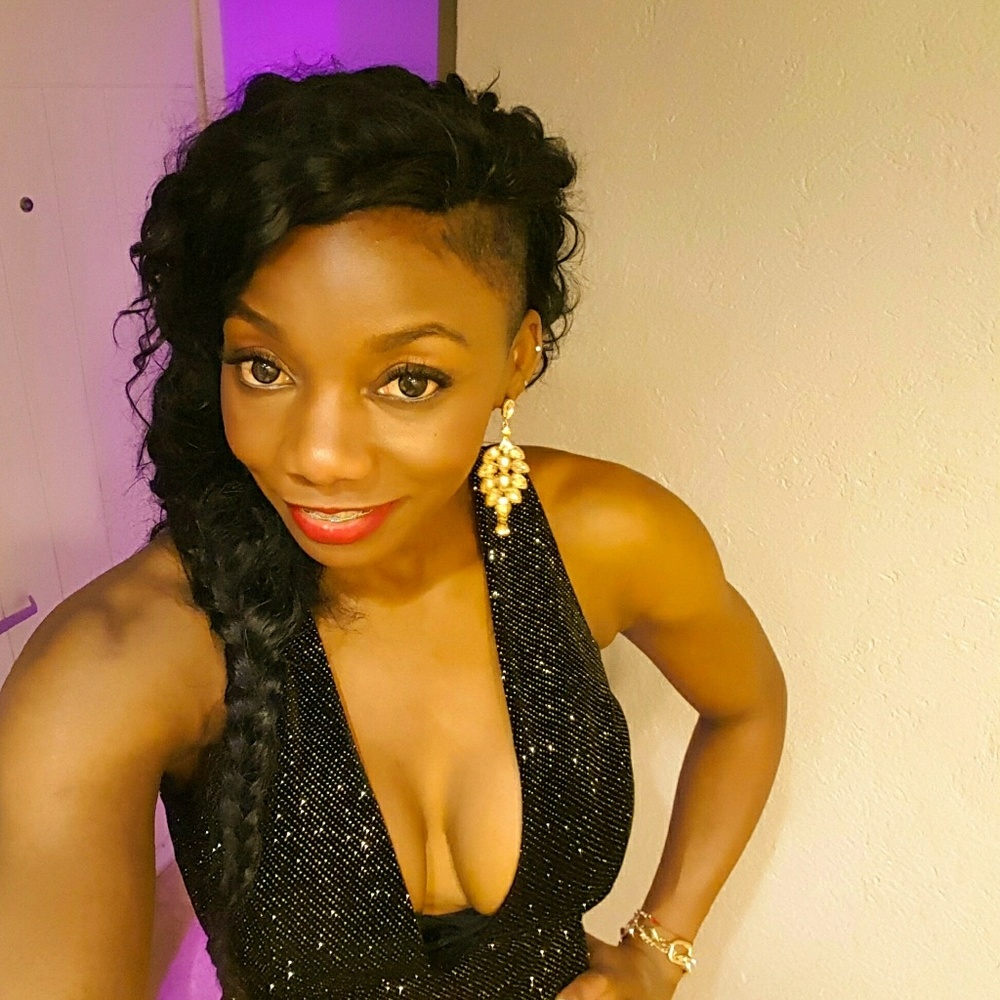 Meet your Posher, Amina